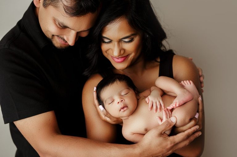 5 Poses and a baby: Behind the scenes of a newborn session